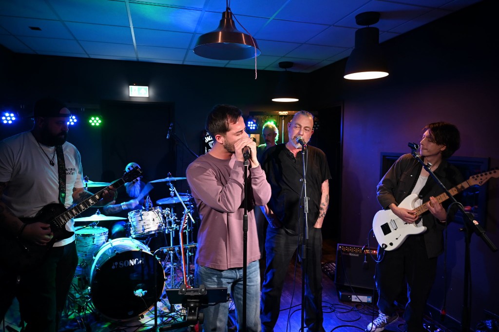 ../Images/10 jaar Ro's Barbershop 200.jpg